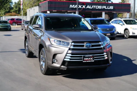 Photos of 2019 Toyota Highlander Hybrid Limited Platinum for sale in Puyallup, WA at Maxx Autos Plus Puyallup