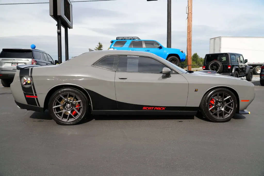 Dodge Challenger photo 8