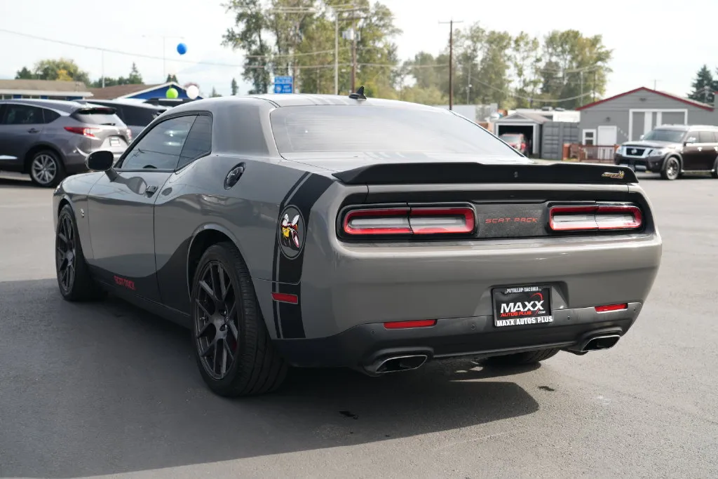 Dodge Challenger photo 11