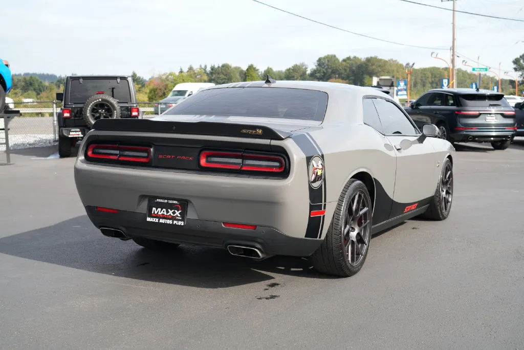 Dodge Challenger photo 9