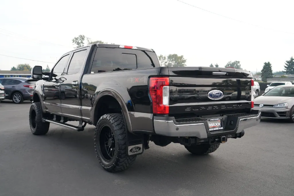 Ford F-250SD photo 11