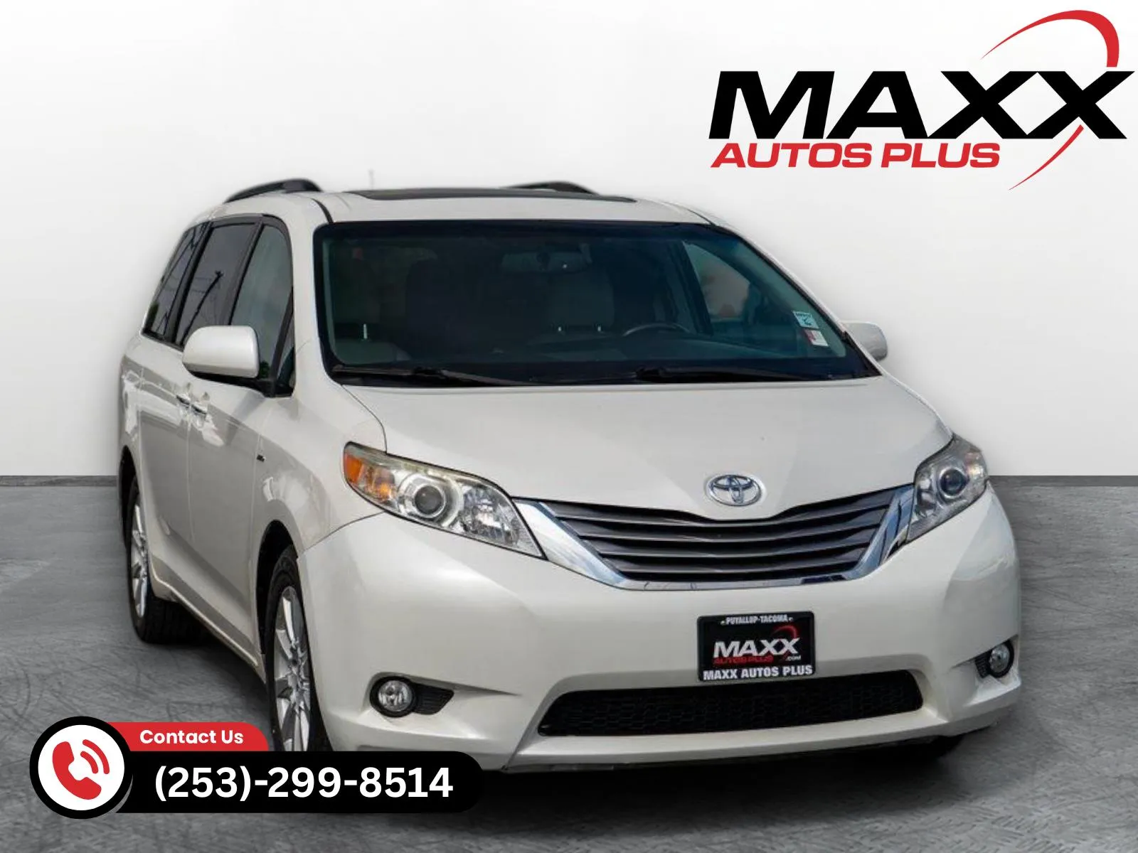 White 2017 Toyota Sienna XLE Premium Minivan 4D for sale in Puyallup, WA