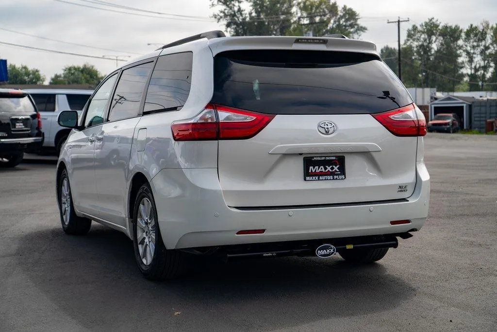 2017 Toyota Sienna XLE Premium photo 4