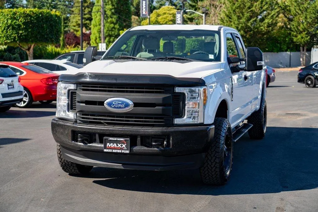 2017 Ford F-250 XLT photo 2