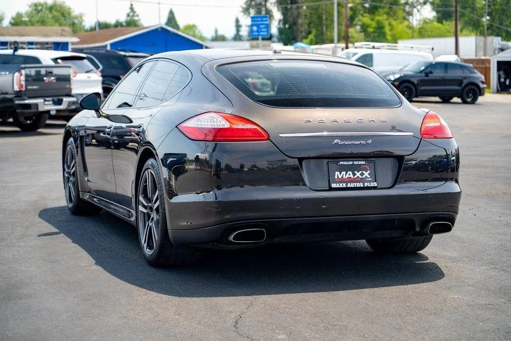 2013 Porsche Panamera 4 photo 3