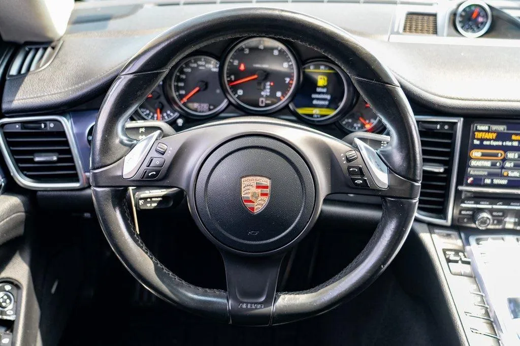 2013 Porsche Panamera 4 photo 4