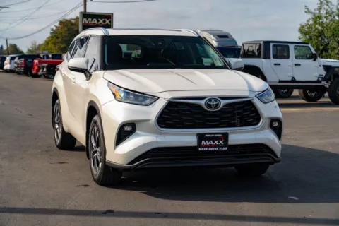 Photos of 2020 Toyota Highlander XLE for sale in Puyallup, WA at Maxx Autos Plus Puyallup