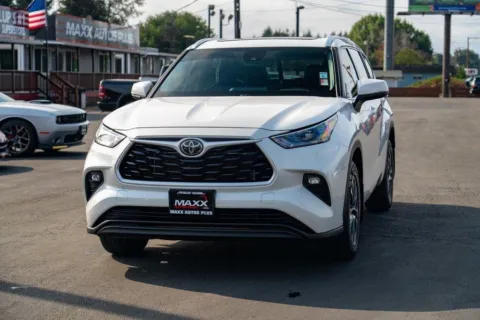 More photos of 2020 Toyota Highlander XLE at Maxx Autos Plus Puyallup, WA