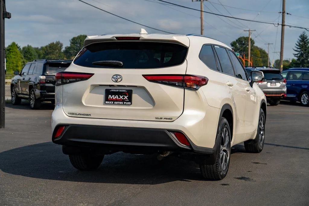 2020 Toyota Highlander XLE photo 2