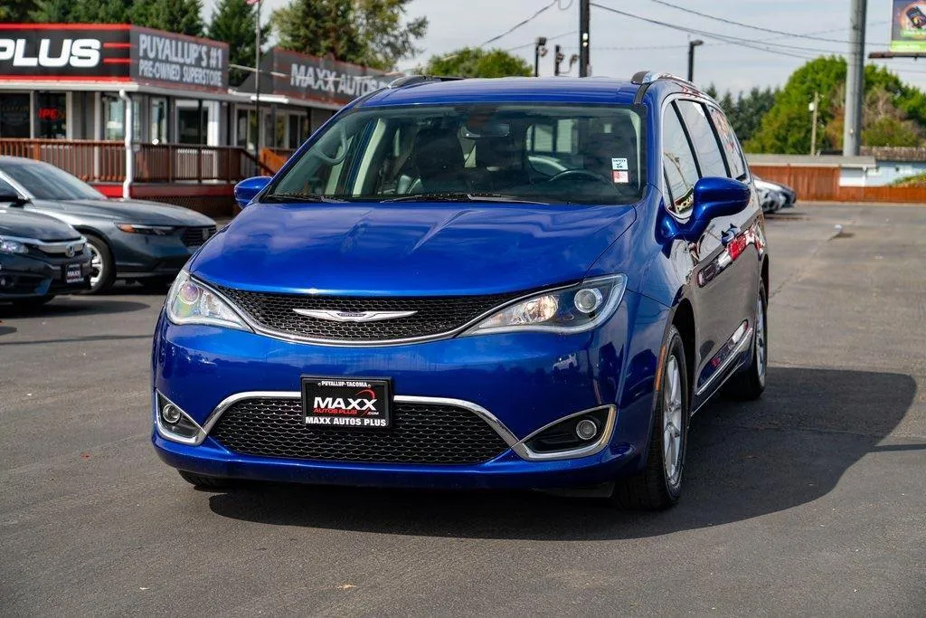 2020 Chrysler Pacifica Touring L photo 2