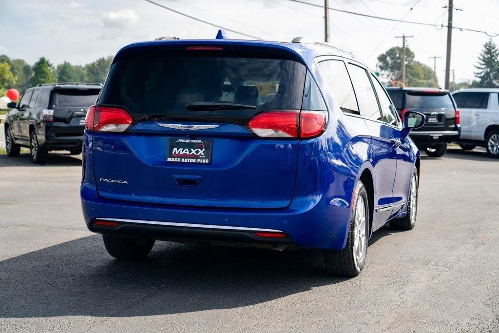 2020 Chrysler Pacifica Touring L photo 4