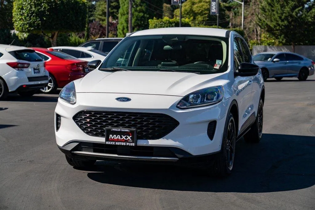 2020 Ford Escape SE Sport Hybrid photo 2