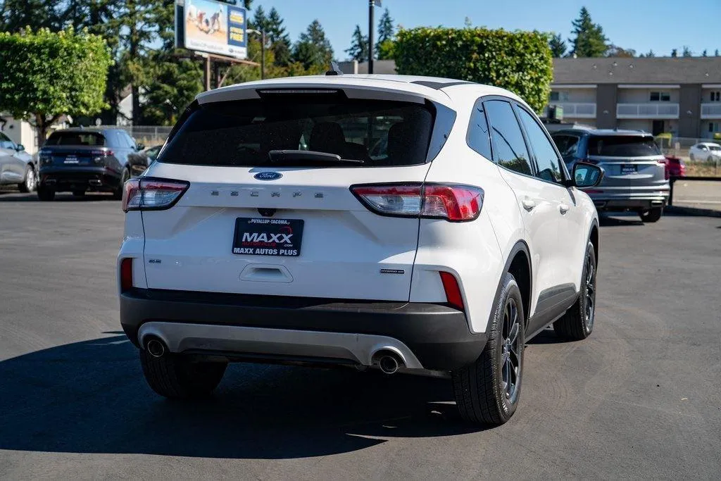 2020 Ford Escape SE Sport Hybrid photo 4