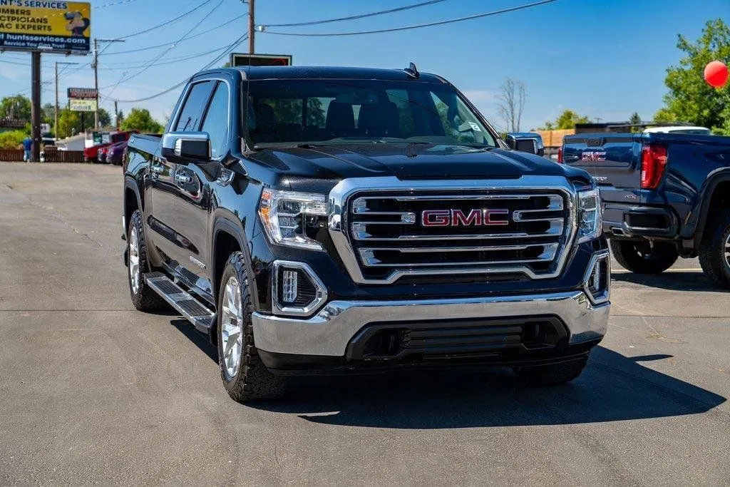 GMC Sierra photo 2