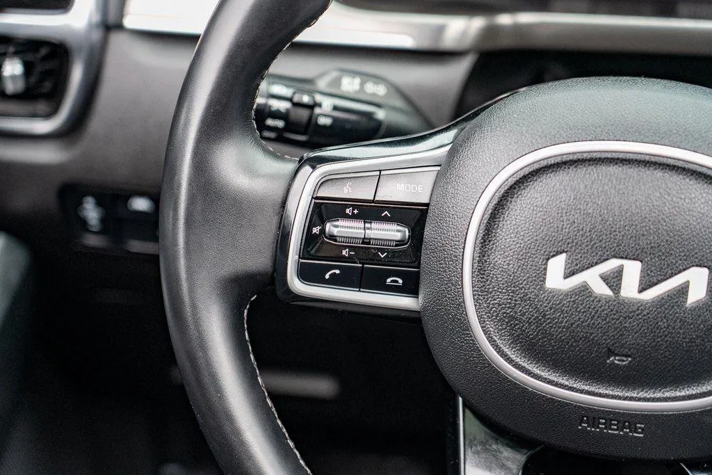 2022 Kia Sorento SX photo 3