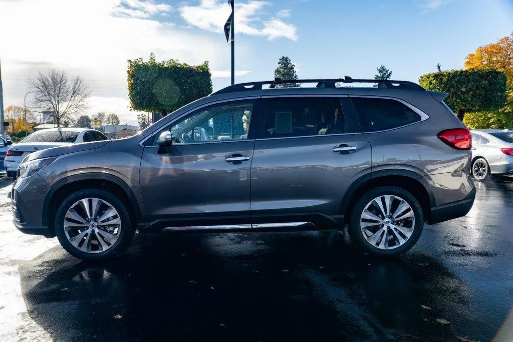 2022 Subaru Ascent Touring photo 3