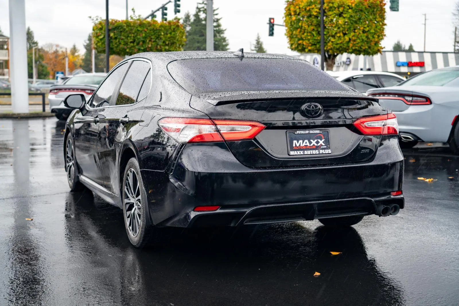 2020 Toyota Camry SE photo 2