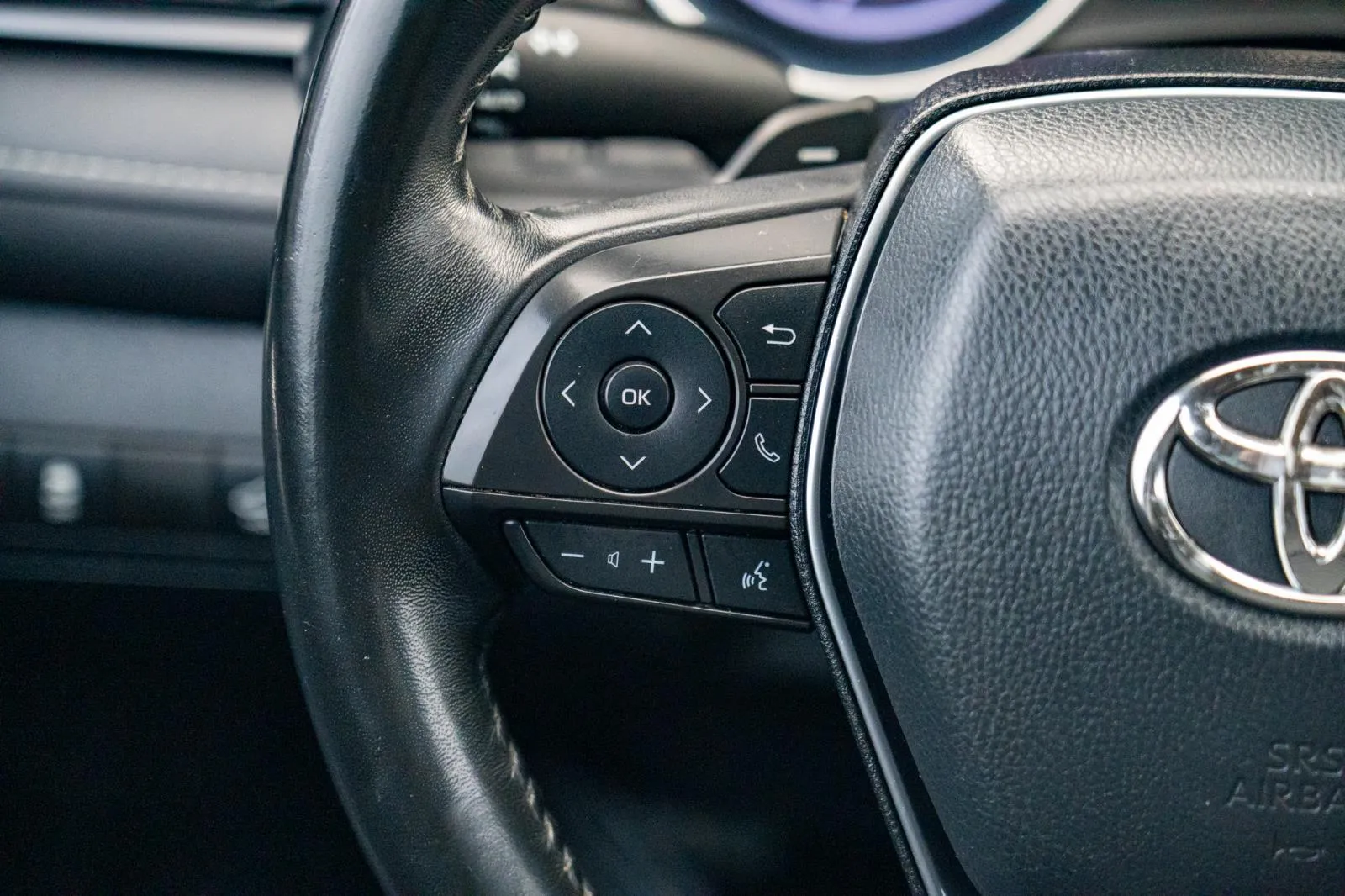 2020 Toyota Camry SE photo 4