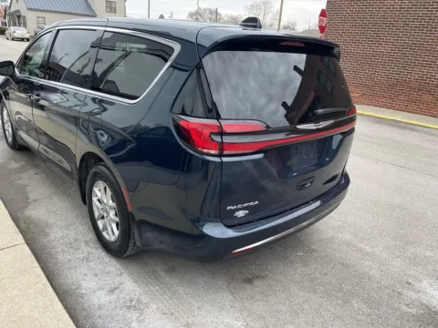 More photos of 2023 Chrysler Pacifica Touring L at Glass Capital Chrysler Dodge Jeep RAM, IN