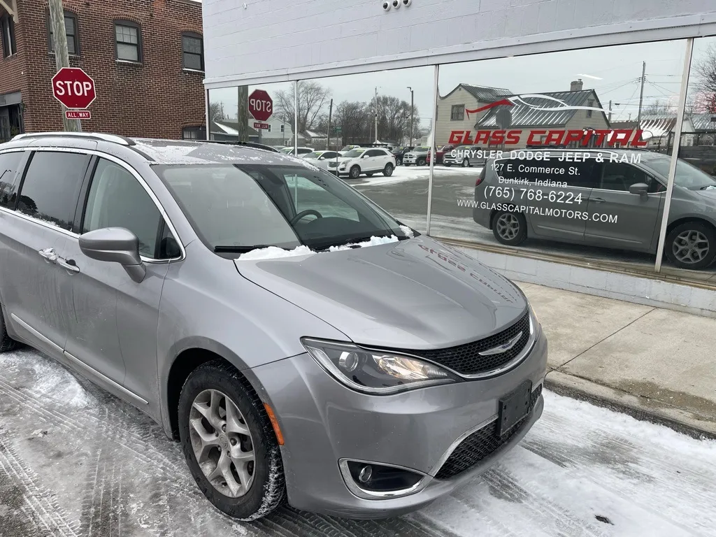 2019 Chrysler Pacifica Touring L Plus's photo