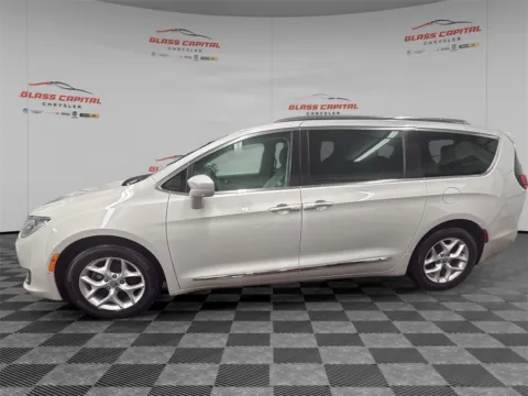 More photos of 2017 Chrysler Pacifica Touring L Plus at Glass Capital Chrysler Dodge Jeep RAM, IN