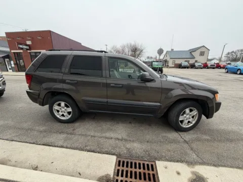 More photos of 2005 Jeep Grand Cherokee Laredo at Glass Capital Chrysler Dodge Jeep RAM, IN