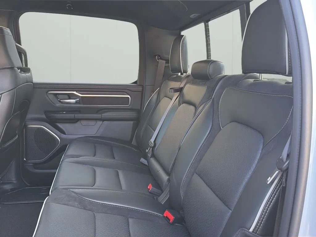 2026 RAM 1500 Laramie - Photo 18