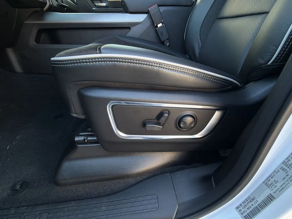 2026 RAM 1500 Laramie - Photo 28