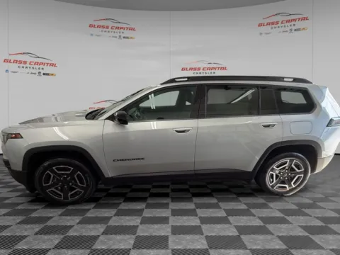 More photos of 2026 Jeep Cherokee Limited at Glass Capital Chrysler Dodge Jeep RAM, IN