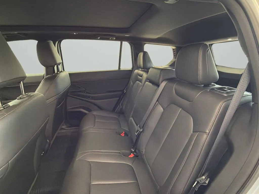 2026 Jeep Cherokee Limited - Photo 18