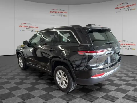 More photos of 2023 Jeep Grand Cherokee Limited at Glass Capital Chrysler Dodge Jeep RAM, IN