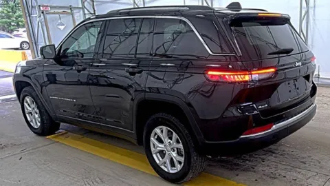 More photos of 2023 Jeep Grand Cherokee Limited at Glass Capital Chrysler Dodge Jeep RAM, IN