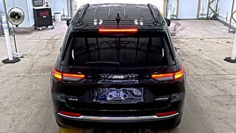 More photos of 2023 Jeep Grand Cherokee Limited at Glass Capital Chrysler Dodge Jeep RAM, IN