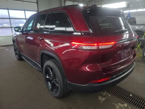 More photos of 2024 Jeep Grand Cherokee Altitude at Glass Capital Chrysler Dodge Jeep RAM, IN