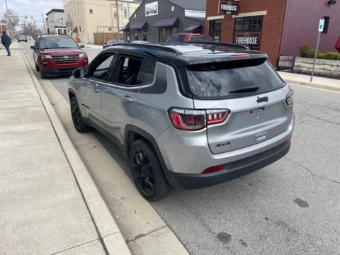 More photos of 2022 Jeep Compass Altitude at Glass Capital Chrysler Dodge Jeep RAM, IN