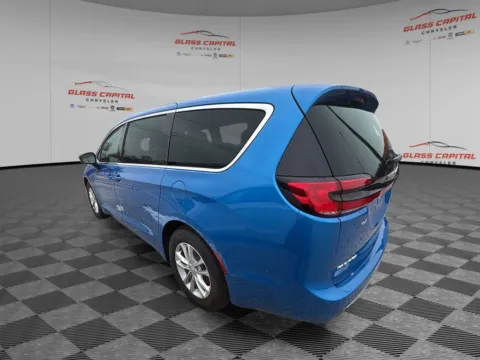 More photos of 2026 Chrysler Pacifica Select at Glass Capital Chrysler Dodge Jeep RAM, IN