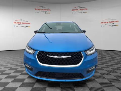 Photos of 2026 Chrysler Pacifica Select for sale in Dunkirk, IN at Glass Capital Chrysler Dodge Jeep RAM