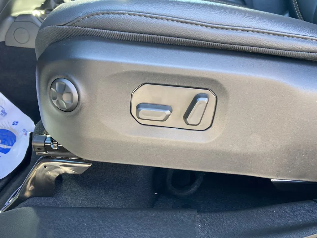 2026 Jeep Wrangler 4-Door Sahara - Photo 26