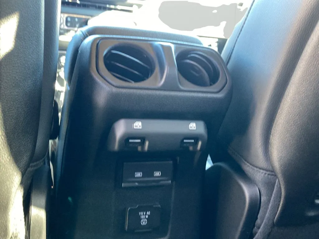 2026 Jeep Wrangler 4-Door Sahara - Photo 18