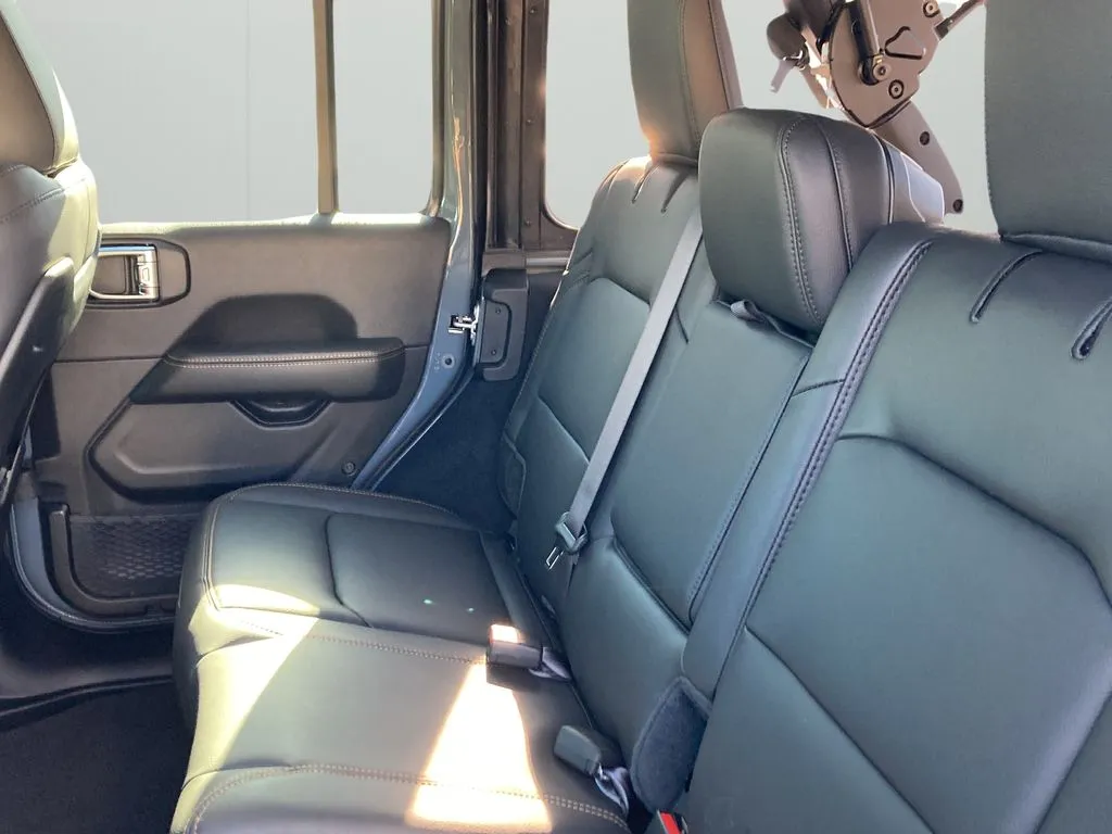 2026 Jeep Wrangler 4-Door Sahara - Photo 17