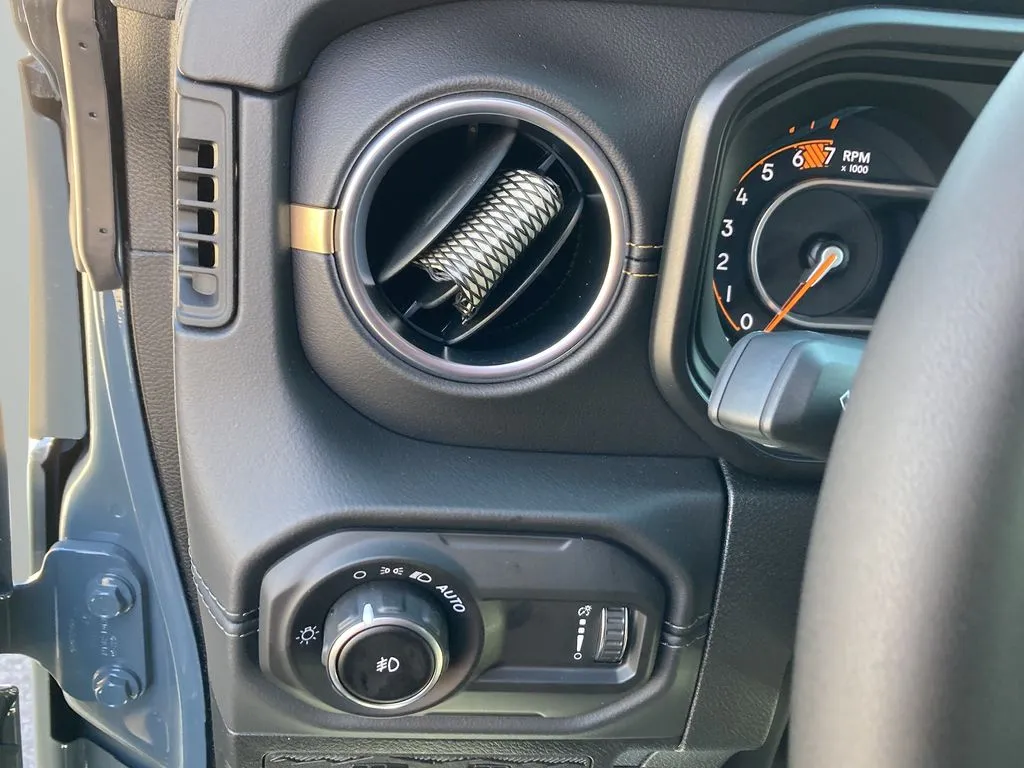 2026 Jeep Wrangler 4-Door Sahara - Photo 19
