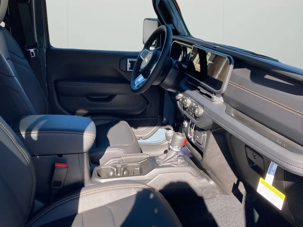 2026 Jeep Wrangler 4-Door Sahara - Photo 13