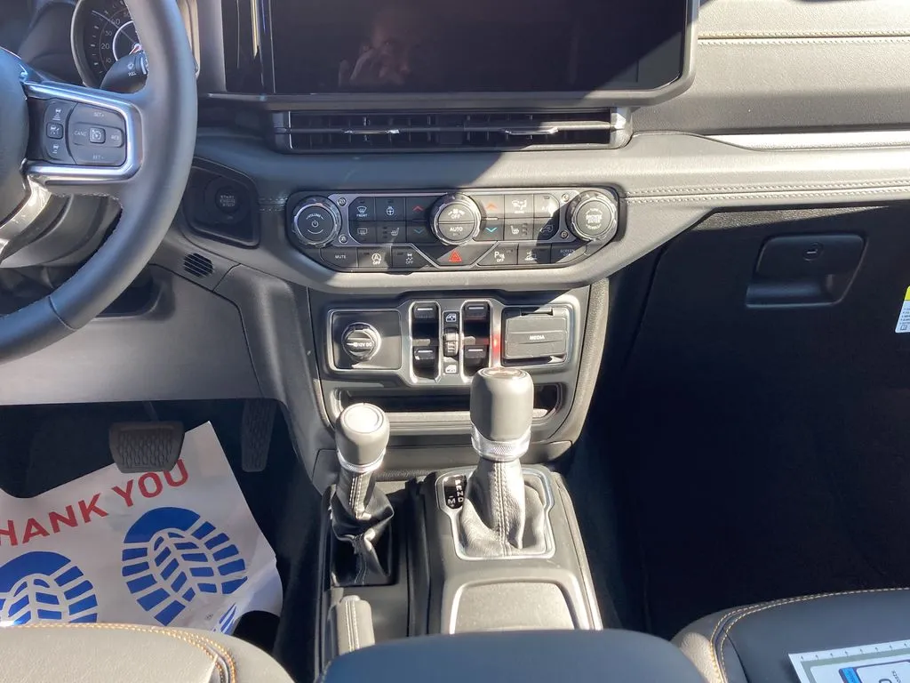 2026 Jeep Wrangler 4-Door Sahara - Photo 10