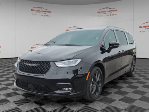Another view of 2024 Chrysler Pacifica Limited for sale in Dunkirk, IN at Glass Capital Chrysler Dodge Jeep RAM