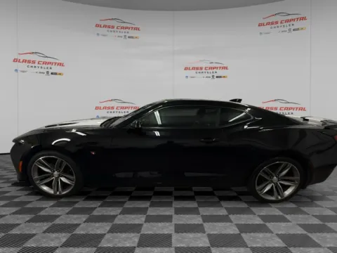 More photos of 2017 Chevrolet Camaro SS at Glass Capital Chrysler Dodge Jeep RAM, IN