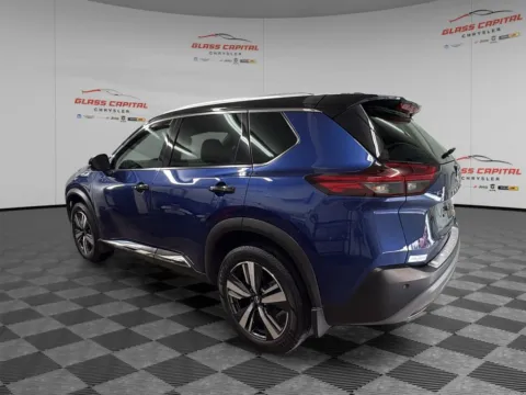 More photos of 2021 Nissan Rogue SL at Glass Capital Chrysler Dodge Jeep RAM, IN