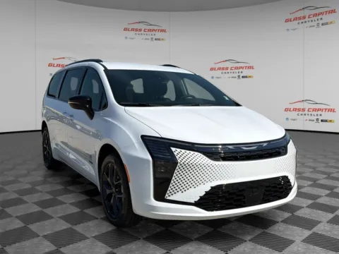 White 2027 Chrysler Pacifica Select for sale in Dunkirk, IN