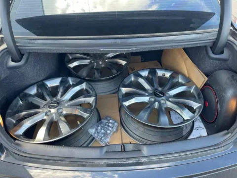 More photos of 2014 Chrysler 300 S at Glass Capital Chrysler Dodge Jeep RAM, IN