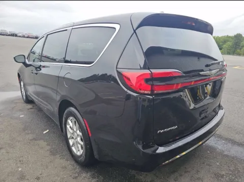 More photos of 2026 Chrysler Pacifica Select at Glass Capital Chrysler Dodge Jeep RAM, IN