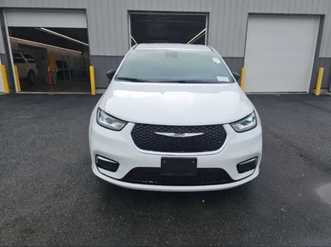 Photos of 2026 Chrysler Pacifica Select for sale in Dunkirk, IN at Glass Capital Chrysler Dodge Jeep RAM